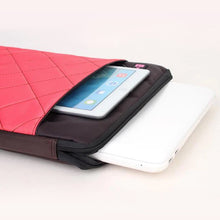 Durable 14.5-inch neoprene laptop case with water resistance.